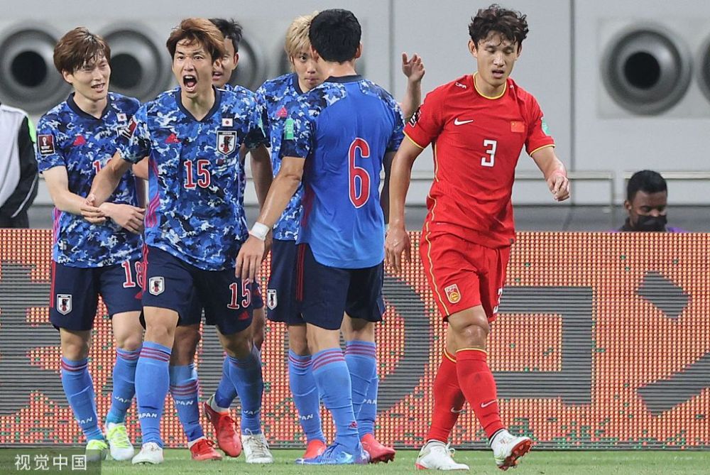全场比赛结束，阿森纳2-1狼队。
